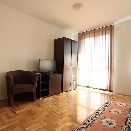 Royal * Obrenovac (Belgrade)